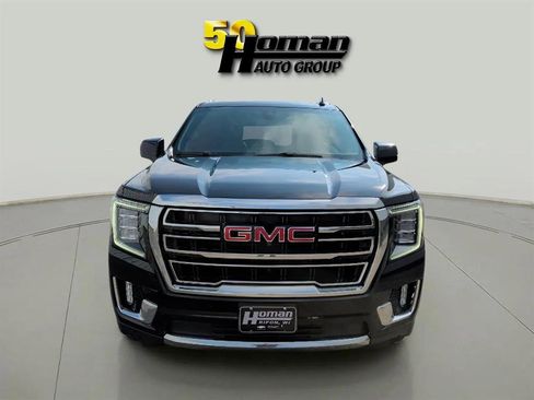 Used 2022 GMC Yukon XL SLT w/ SLT Premium Package image 8