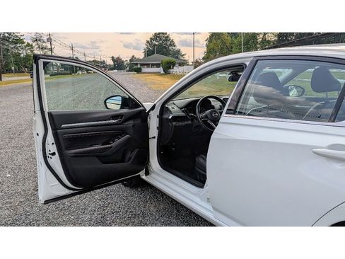 Used 2023 Nissan Altima 2.5 SR image 9