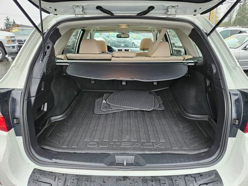 Used 2017 Subaru Outback 2.5i Premium image 11