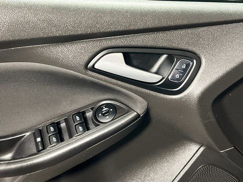 Used 2017 Ford Focus SE image 16