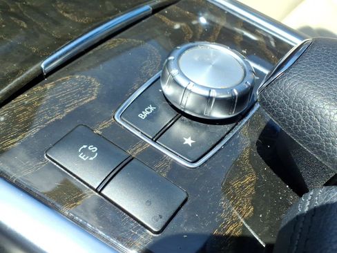Used 2014 Mercedes-Benz E 350 4MATIC Sedan image 16