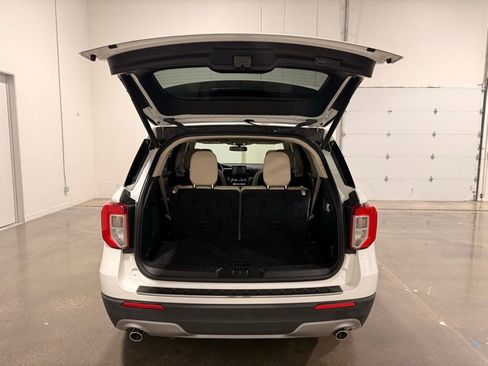 Used 2022 Ford Explorer Limited w/ Equipment Group 301A image 9