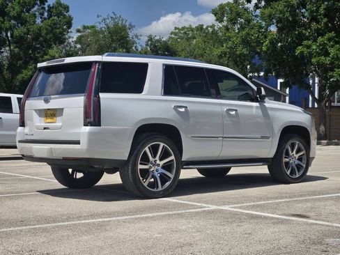 Used 2016 Cadillac Escalade Luxury AWD/4WD image 4