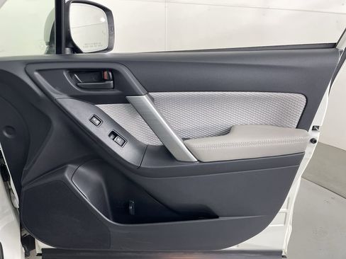 Used 2017 Subaru Forester 2.5i Premium image 24