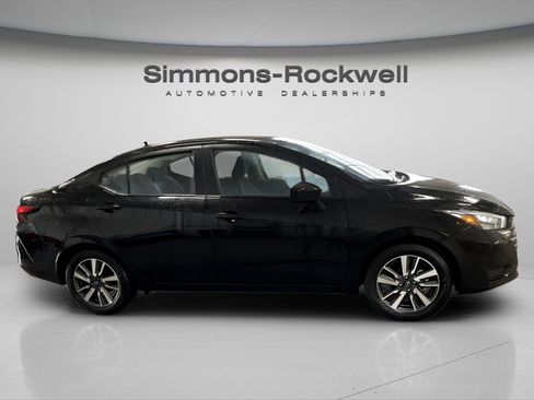 Used 2025 Nissan Versa SV image 2