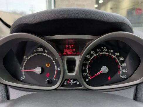 Used 2013 Ford Fiesta Titanium w/ Black Sport Appearance Pkg FWD image 13