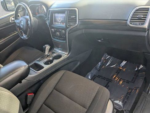 Used 2020 Jeep Grand Cherokee Laredo image 22