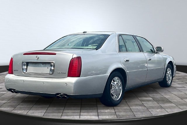 Used 2005 Cadillac De Ville w/ Limited Edition Package FWD image 6