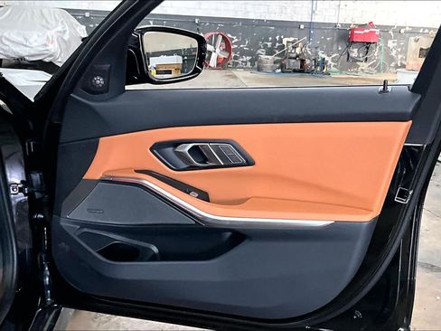 Used 2025 BMW M340i w/ Premium Package image 27