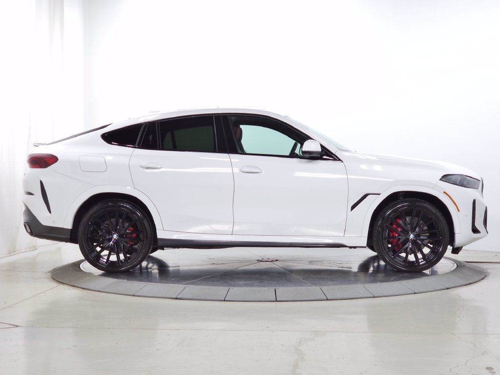 Used 2026 BMW X6 xDrive40i AWD/4WD image 9