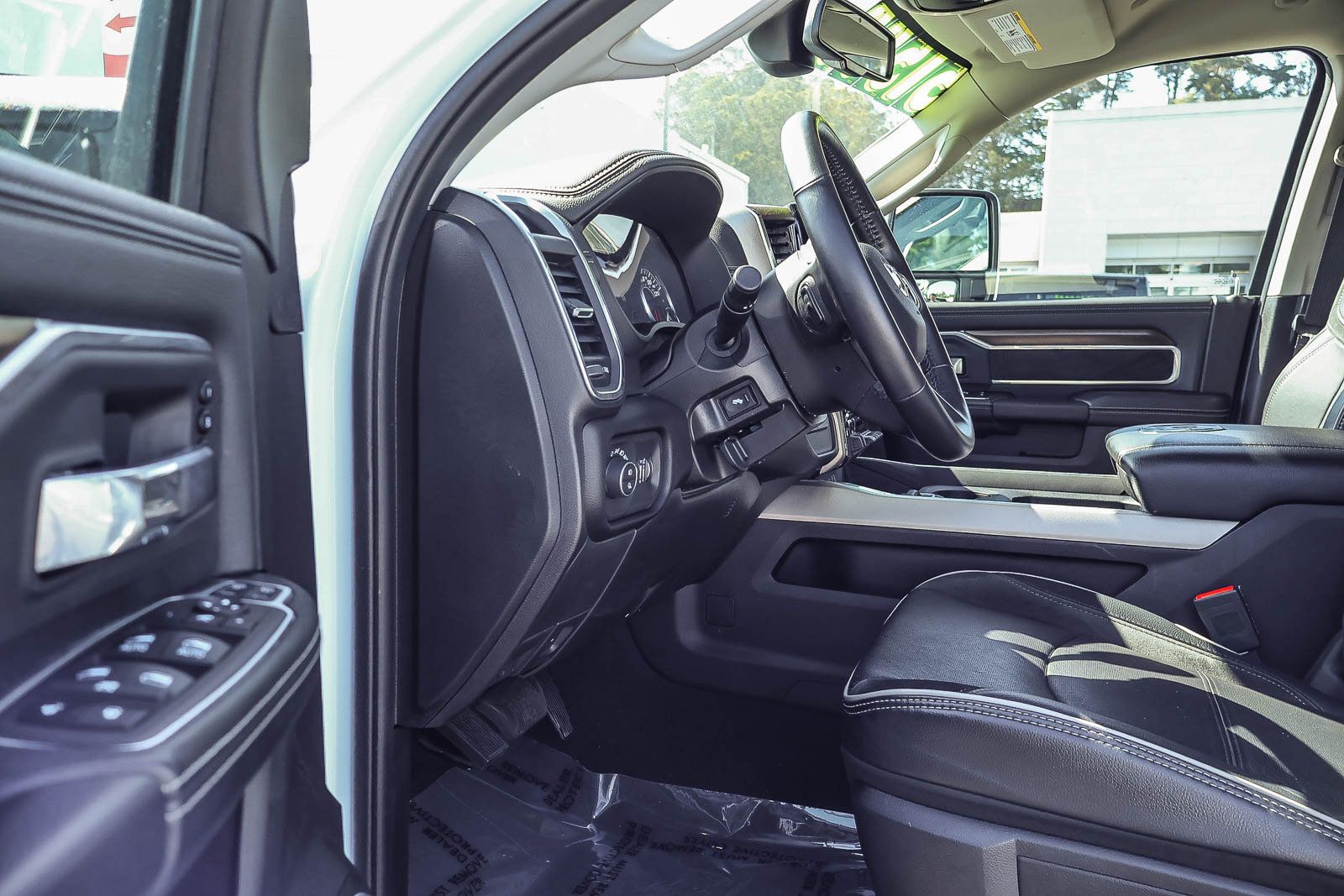 Used 2024 RAM 2500 Laramie AWD/4WD image 2