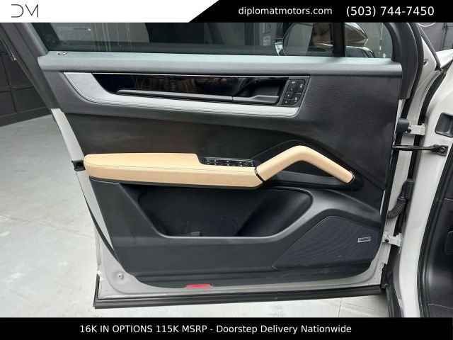 Used 2025 Porsche Cayenne E-Hybrid AWD/4WD image 25