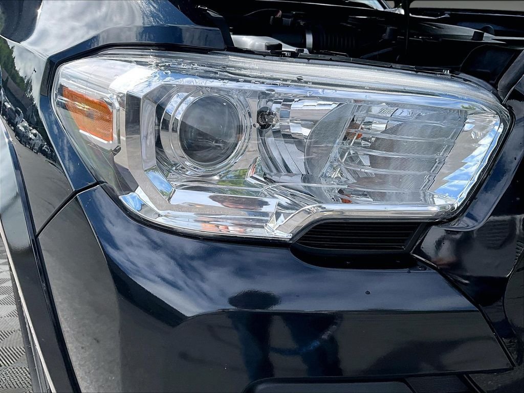 Certified 2021 Toyota Tacoma SR5 AWD/4WD image 33