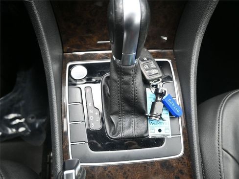 Used 2015 Volkswagen Passat 1.8T SEL Premium image 13