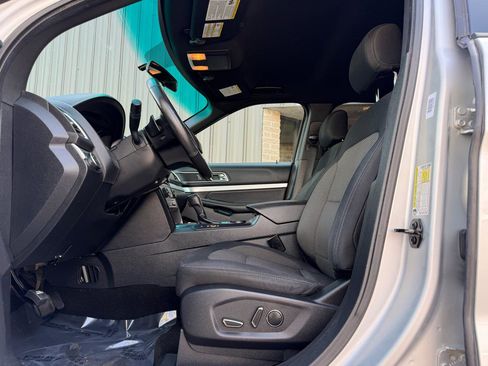 Used 2016 Ford Explorer XLT image 12