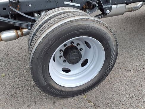 New 2025 Ford F550 4x4 Regular Cab Super Duty w/ XL Chrome Package image 7