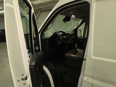 Used 2025 RAM ProMaster 2500 w/ Convenience Group FWD image 14