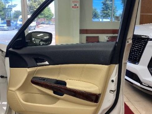 Used 2010 Honda Crosstour EX-L image 11