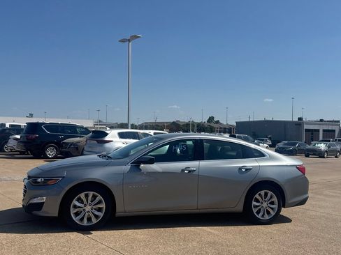 Used 2025 Chevrolet Malibu LT FWD image 11