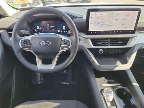 Used 2025 Ford Explorer Active image 4