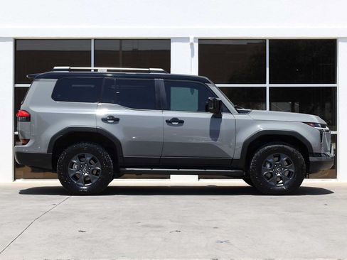 Used 2024 Lexus GX 550 AWD/4WD image 7