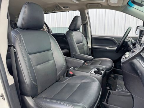 Used 2015 Toyota Sienna SE Premium image 35