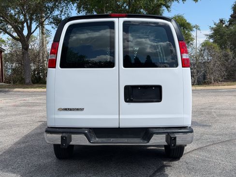 Used 2025 Chevrolet Express 2500 w/ Driver Convenience Package RWD image 4