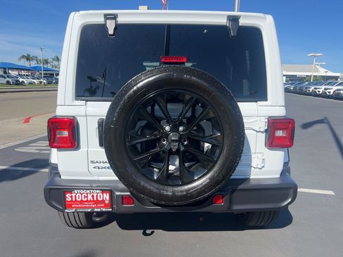 Used 2025 Jeep Wrangler Unlimited Sahara AWD/4WD image 16