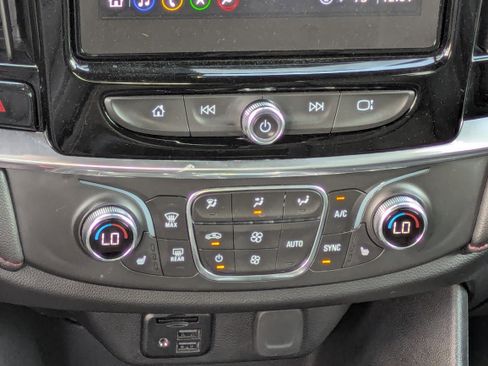 Used 2023 Chevrolet Traverse RS AWD/4WD image 17