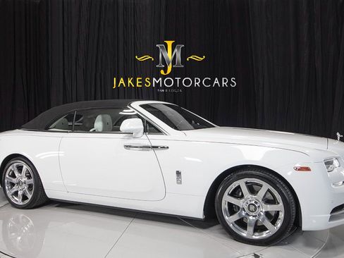 Used 2017 Rolls-Royce Dawn image 15