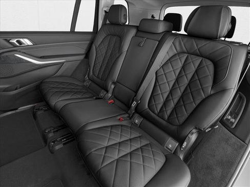 New 2025 BMW X7 M60i image 9