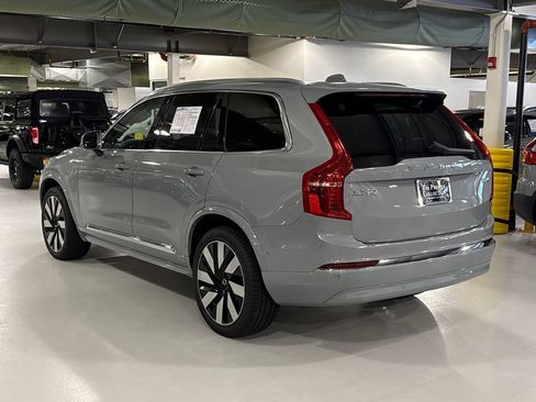 Certified 2025 Volvo XC90 T8 Ultra w/ Protection Package Premier AWD/4WD image 4