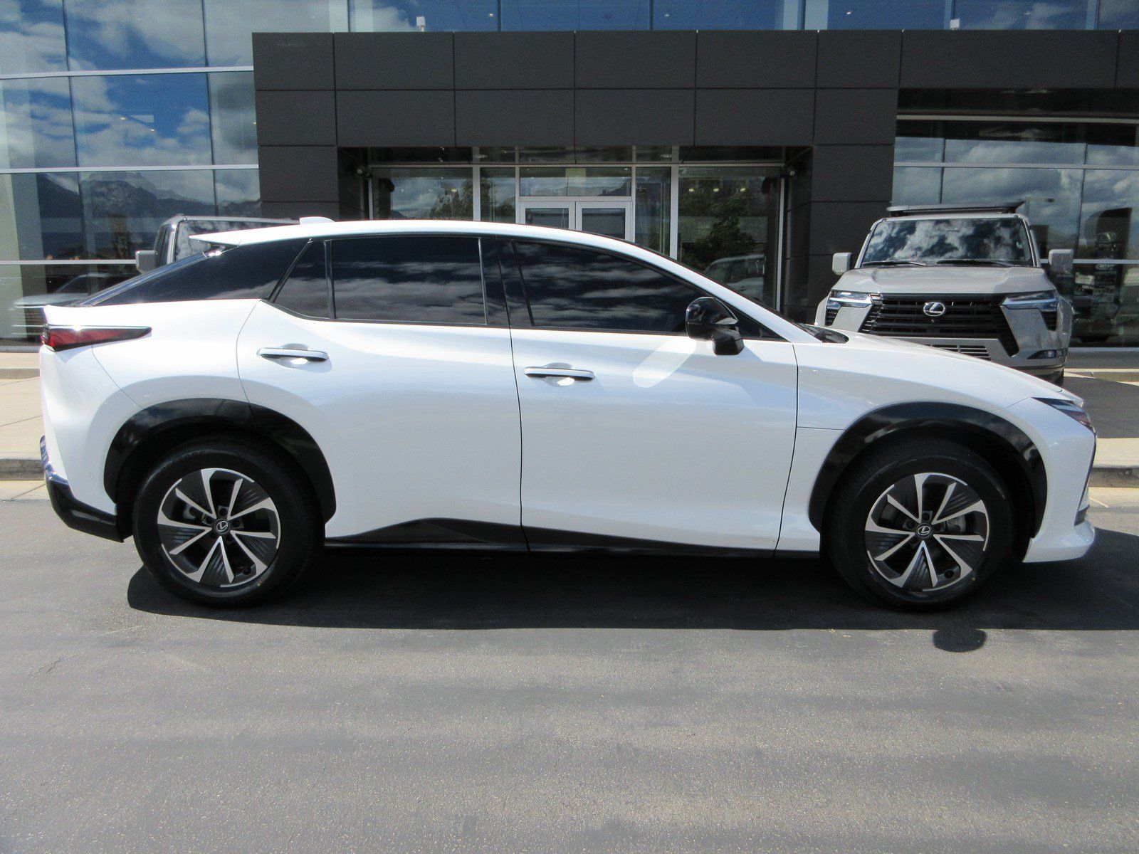 Used 2023 Lexus RZ 450e Premium w/ Technology Package AWD/4WD image 11