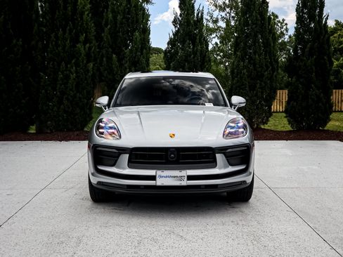 Used 2026 Porsche Macan w/ Premium Package Plus AWD/4WD image 3