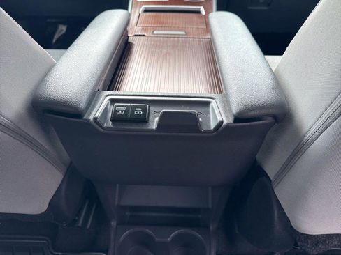 Used 2023 Toyota Sienna LE FWD image 26