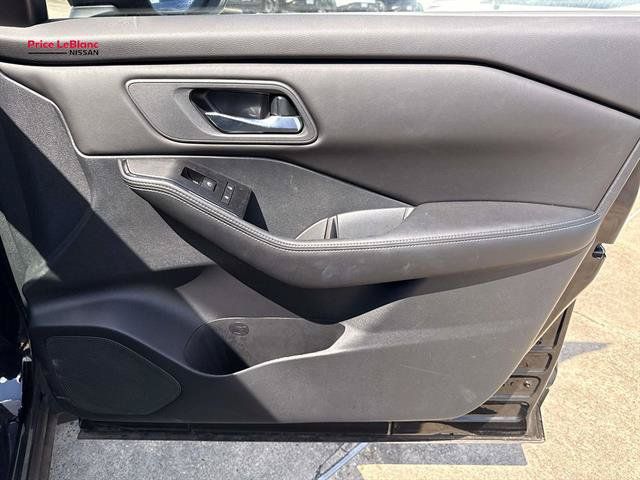 Certified 2024 Nissan Rogue SV FWD image 14