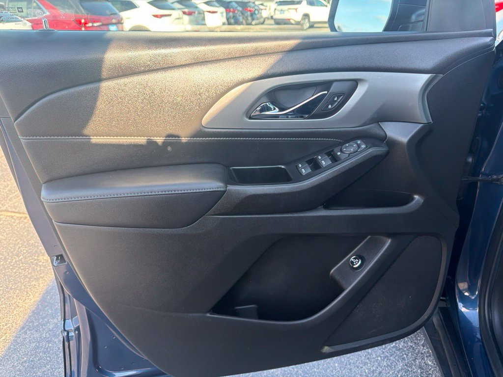 Used 2023 Chevrolet Traverse LT FWD image 18