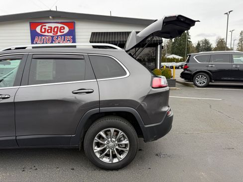 Used 2019 Jeep Cherokee Latitude Plus AWD/4WD image 7