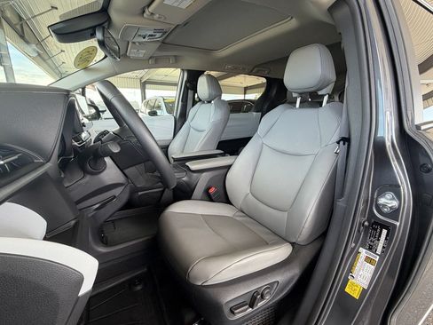 Used 2025 Toyota Sienna XLE w/ XLE Plus Package AWD/4WD image 12