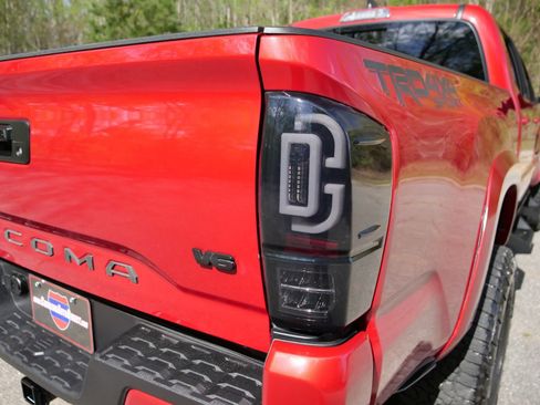 Used 2023 Toyota Tacoma TRD Sport AWD/4WD image 31