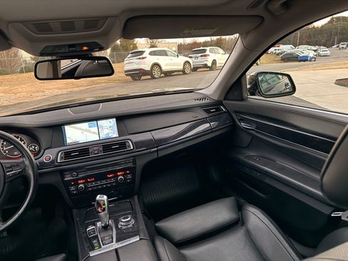 Used 2010 BMW 750Li xDrive image 30