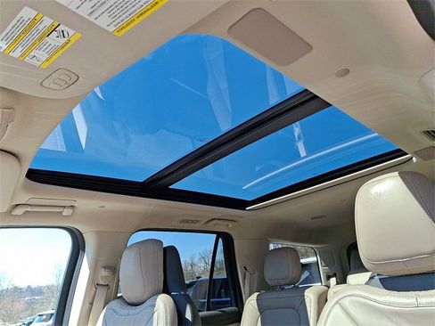 Used 2022 Lincoln Navigator Reserve image 14