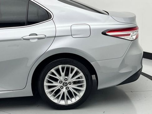 Used 2020 Toyota Camry XLE image 32