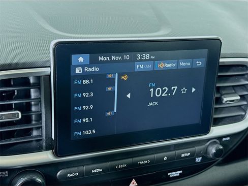 Certified 2024 Hyundai Venue SEL image 7