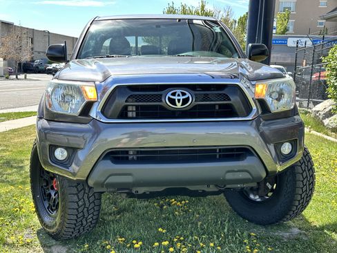 Used 2015 Toyota Tacoma 4x4 Double Cab w/ TRD Off-Road Package image 4