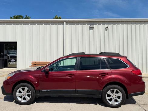 Used 2013 Subaru Outback 2.5i Premium AWD/4WD image 2