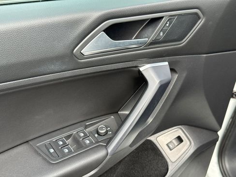 Used 2021 Volkswagen Tiguan SEL image 18