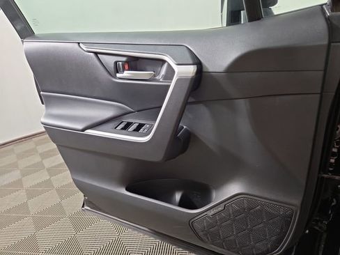 Used 2025 Toyota RAV4 XLE image 28