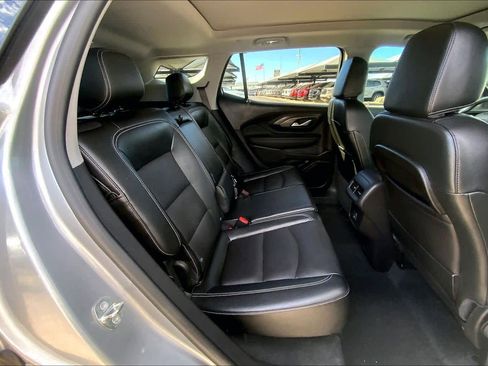 Used 2024 GMC Terrain SLT w/ Infotainment Package II image 18