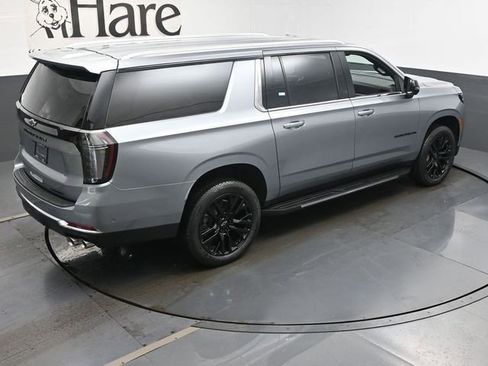 New 2025 Chevrolet Suburban Premier image 19